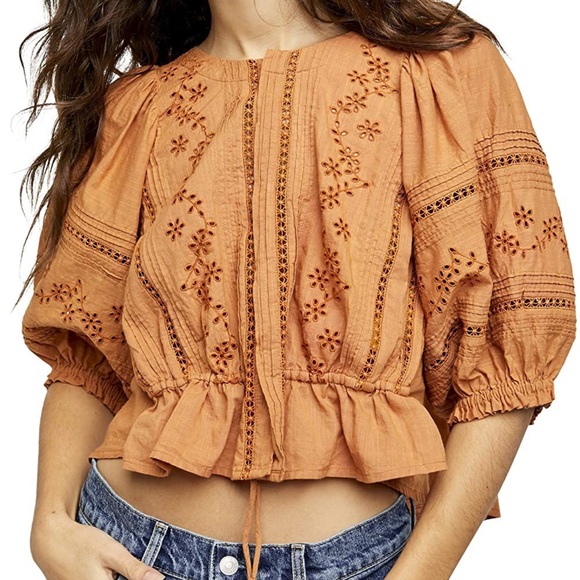 Eyelet top - Picture 2 of 4